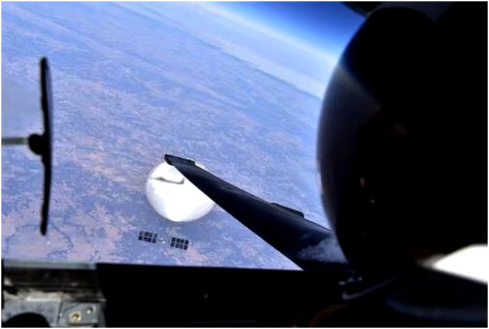 UFO or Chinese …! Unidentified Balloon-Shaped Object In Sky Puzzles US Officials